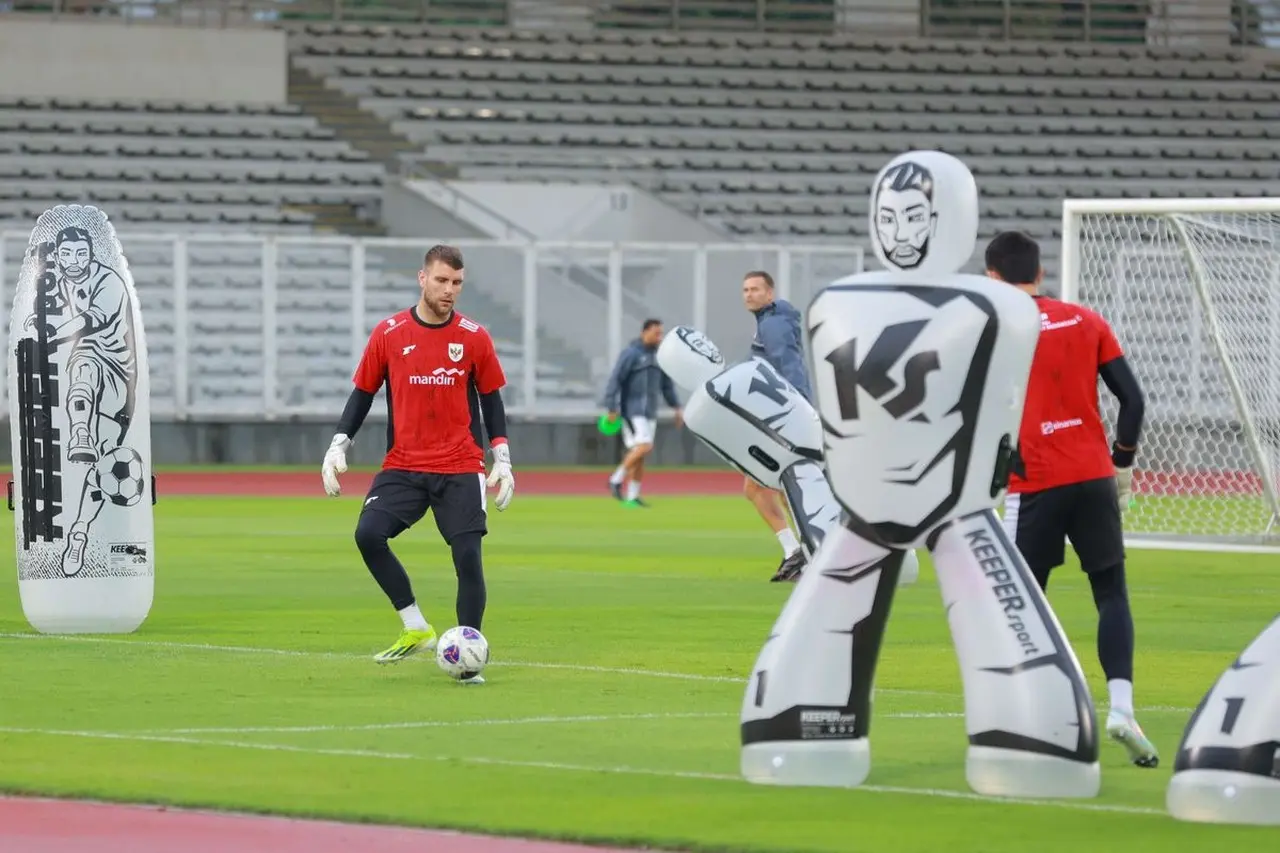 Analis ESPN Soroti Distribusi Bola Maarten Paes, Kiper Ajax yang Catatkan Clean Sheet dan Rating 8,3