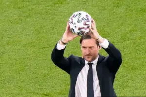 AS Roma: Sinyal Kuat Francesco Totti Kembali Jabat Direktur Teknik Usai Makan Malam Rahasia, Keputusan Akhir Maret