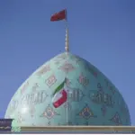 Bendera Merah ‘Balas Dendam’ Berkibar di Masjid Jamkaran Iran: Simbol Keadilan Syiah di Tengah Konflik Regional