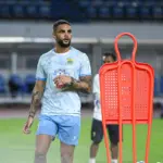 Bojan Hodak Pastikan Layvin Kurzawa dan Julio Cesar Siap Tempur, Persib Hadapi Persik Kediri