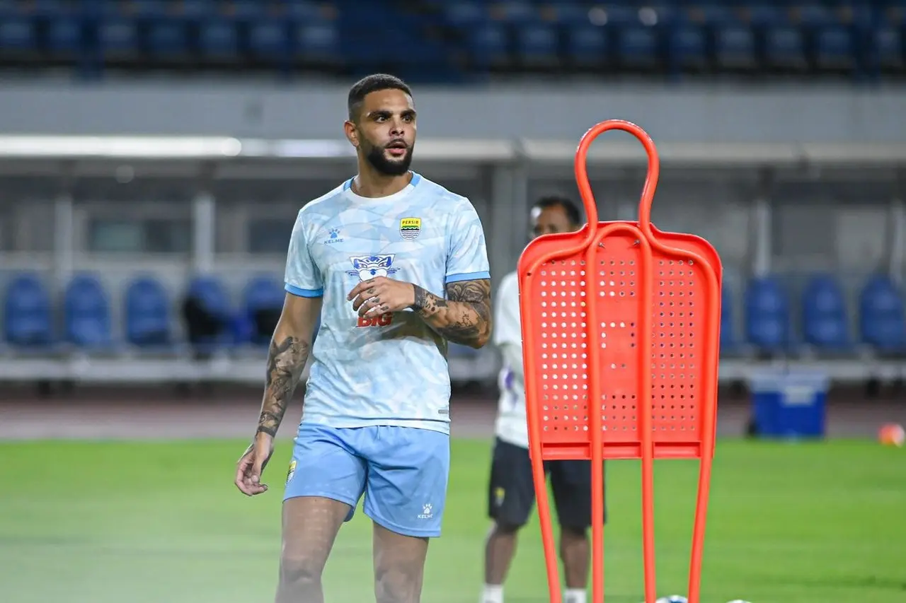 Bojan Hodak Pastikan Layvin Kurzawa dan Julio Cesar Siap Tempur, Persib Hadapi Persik Kediri