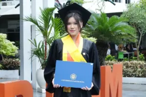 Cynthia Fransisca, Wisudawan Terbaik UGM, Ungkap Perjalanan Inspiratif Lulus Cumlaude Meski Orang Tua Lulusan SD