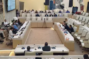 DPR Bahas RUU Pemilu: Jimly Ungkap Metode Omnibus, Mahfud Tegaskan Open Legal Policy, Refly Dorong Sistem Campuran