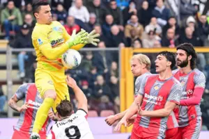 Emil Audero Tegaskan Tak Akan Menyerah Usai Cremonese Dihajar AC Milan: Fokus Tatap Sisa Musim.