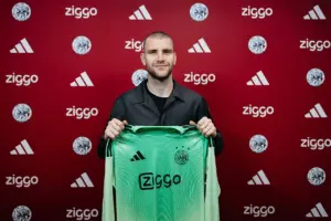 Evaluasi Laga Eredivisie: Maarten Paes Dikritik Analis ESPN, Legenda Belanda Beri Pembelaan Usai Ajax Ditahan Imbang PEC Zwolle