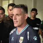 Herdman Bentuk Staf Kepelatihan Timnas Indonesia: Padukan Ahli Global dan Paham Kultur Lokal.