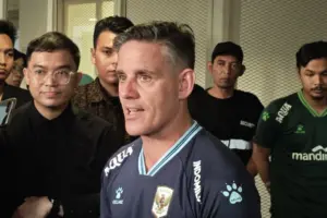 Herdman Bentuk Staf Kepelatihan Timnas Indonesia: Padukan Ahli Global dan Paham Kultur Lokal.