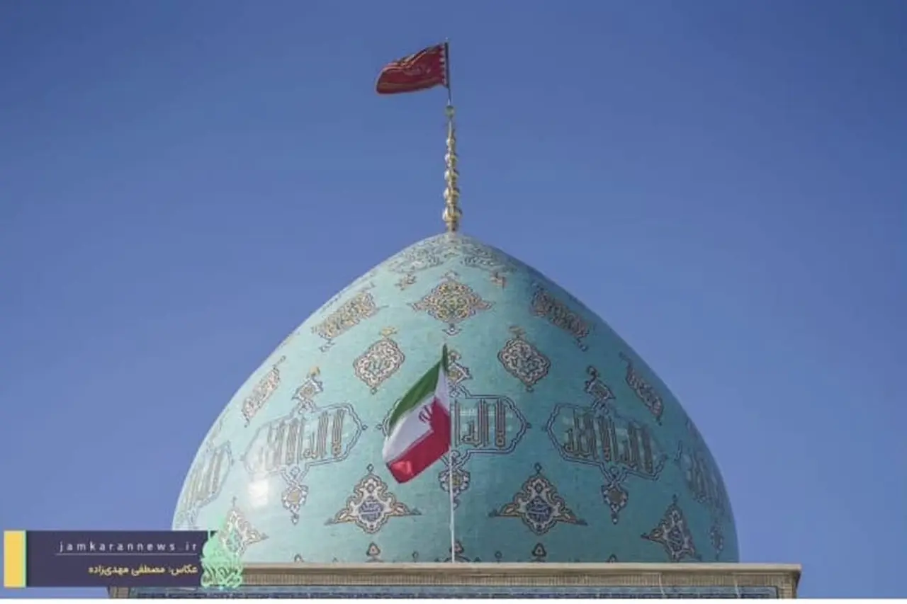 Masjid Jamkaran Qom Kibarkan Bendera Merah: Simbol Balas Dendam di Tengah Ketegangan Iran-Israel Masjid Jamkaran Qom Kibarkan Bendera Merah: Simbol Balas Dendam di Tengah Ketegangan Iran-Israel