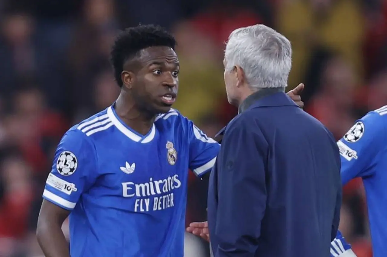 Mourinho Soroti Isu Rasisme Prestianni: Ungkap Sanksi Tegas dan Komitmennya di Benfica di Tengah Rumor Madrid