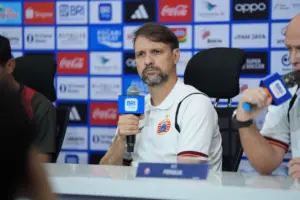 Pelatih Persija Soroti Kondisi Rumput JIS Usai Borneo FC Protes Larangan Official Training