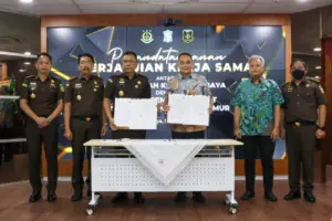 Pemkot Surabaya dan Kejati Jatim Teken PKS, Percepat Penyelamatan Aset PDAM dan Kolam Renang Brantas