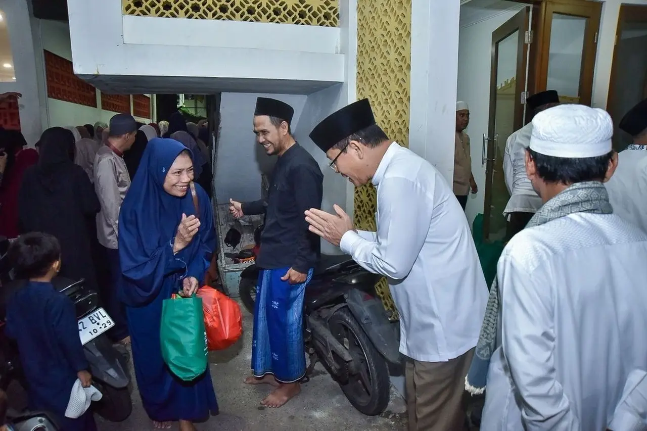 Peringatan Nuzulul Quran: Muhamad Mardiono Salurkan Ribuan Paket Sembako, Ajak Masyarakat Jaga Persatuan Bangsa