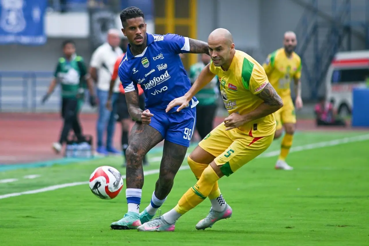 Persebaya Soroti Kedalaman Skuad Persib, Bojan Hodak Waspadai Kebangkitan Bajul Ijo di Gelora Bung Tomo Persebaya Soroti Kedalaman Skuad Persib, Bojan Hodak Waspadai Kebangkitan Bajul Ijo di Gelora Bung Tomo