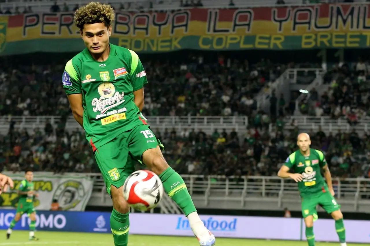 Persebaya Surabaya Ambil Langkah Tegas, Lindungi Mikael Tata dari Serangan Rasisme di Media Sosial Persebaya Surabaya Ambil Langkah Tegas, Lindungi Mikael Tata dari Serangan Rasisme di Media Sosial