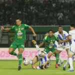 Persebaya Unggul Tipis 1-0 atas Persib di Babak Pertama Super League, Penalti Bruno Moreira Jadi Penentu