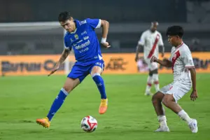 Persib Bandung Bersiap Hadapi Persebaya Surabaya, Federico Barba Soroti Kekuatan Lini Depan Bajul Ijo