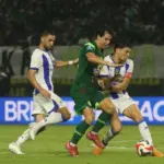 Persib Bandung Tetap Puncaki Klasemen Super League Usai Imbang Dramatis 2-2 Kontra Persebaya Surabaya