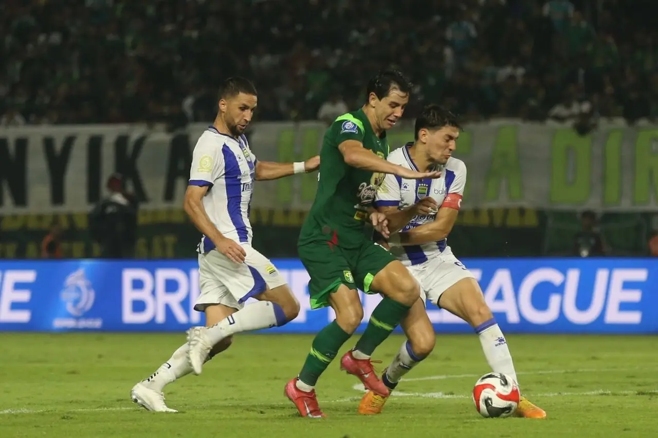 Persib Bandung Tetap Puncaki Klasemen Super League Usai Imbang Dramatis 2-2 Kontra Persebaya Surabaya