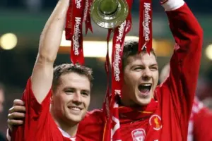 Piala Liga Inggris 2003: Liverpool Kalahkan Manchester United 2-0 di Final Berkat Gol Gerrard dan Owen