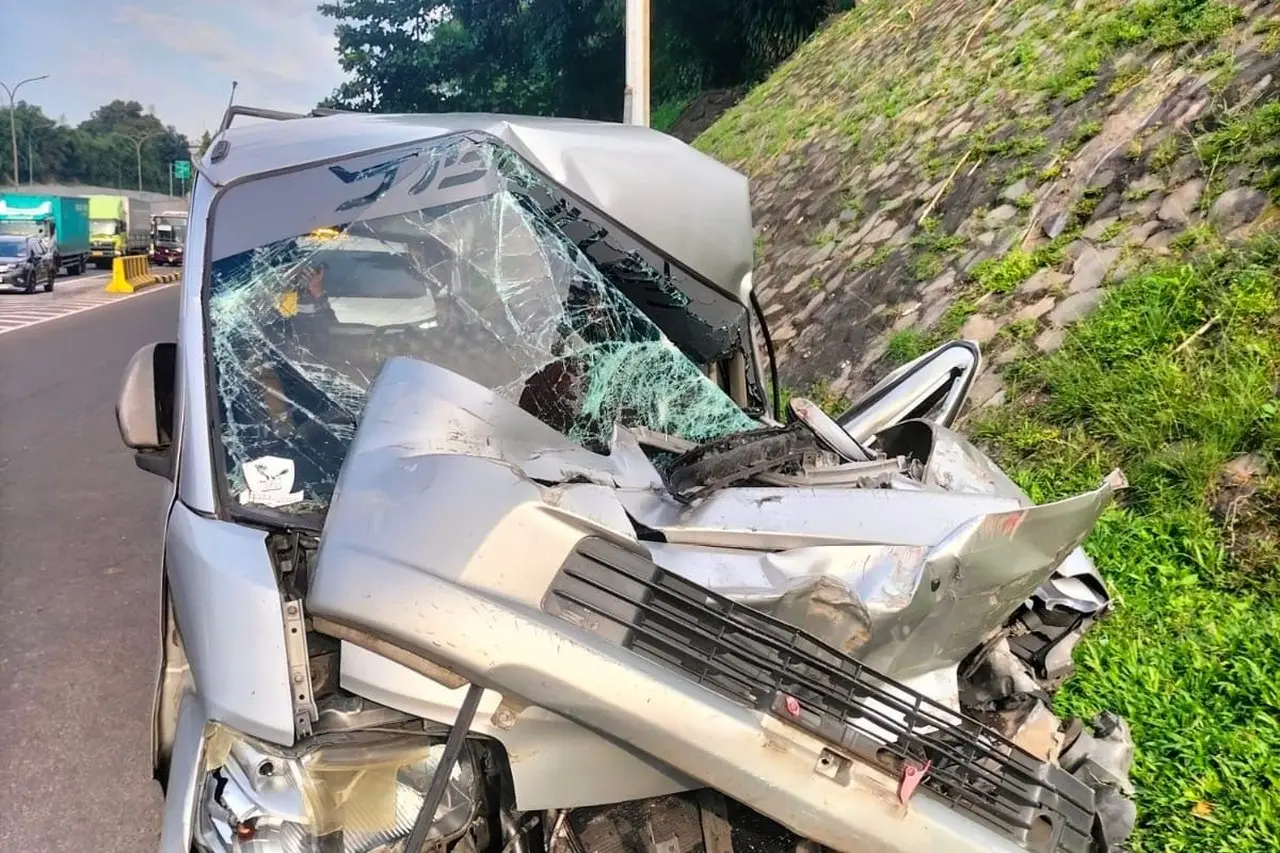 Polisi Jelaskan Kronologi Kecelakaan Beruntun 7 Kendaraan di Tol JORR, Truk Alami Rem Blong