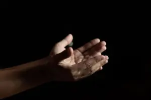 Rasulullah SAW Ajarkan Doa Khusus Hadapi Musuh dan Konflik: Kunci Ketenangan di Masa Sulit