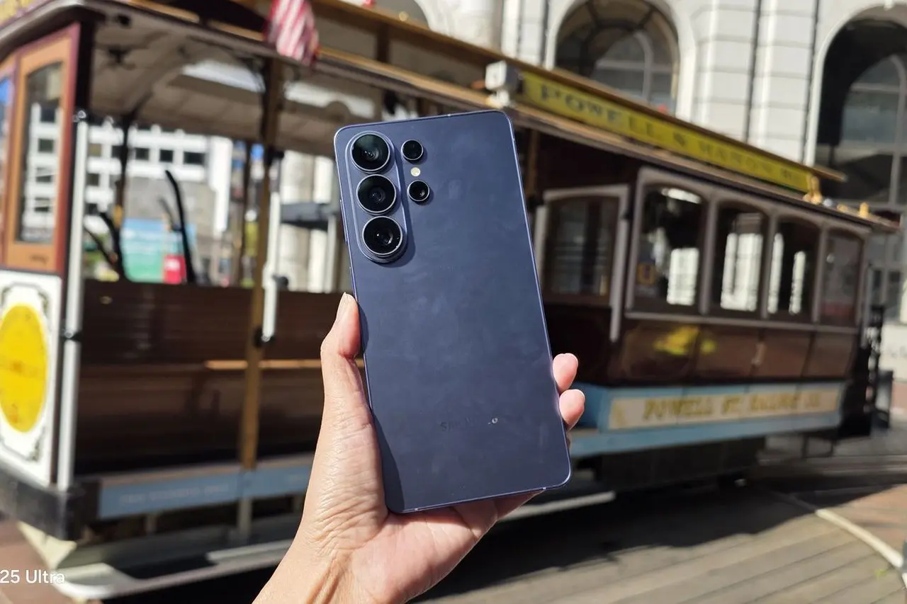 Samsung Galaxy S26 Ultra Resmi Meluncur di Indonesia: Harga Mulai Rp 24,5 Juta dan Enam Varian Warna Siap Dipinang Samsung Galaxy S26 Ultra Resmi Meluncur di Indonesia: Harga Mulai Rp 24,5 Juta dan Enam Varian Warna Siap Dipinang