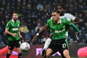 Sassuolo Unggul Dramatis atas Atalanta 2-1, Fabio Grosso Soroti Solidnya Pertahanan Jay Idzes