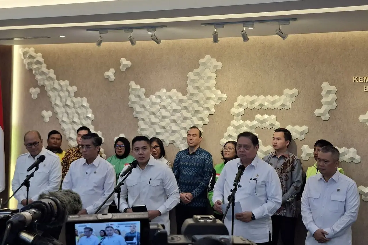 Seskab Teddy Indra Wijaya Minta Dukungan Orang Tua Sukseskan Pembatasan Medsos Anak di Bawah 16 Tahun