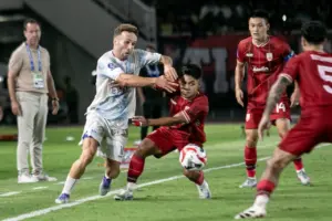 Super League 2025-2026: Persis Solo Kalahkan Persik Kediri 2-1 Meski Bermain dengan 10 Pemain Super League 2025-2026: Persis Solo Kalahkan Persik Kediri 2-1 Meski Bermain dengan 10 Pemain