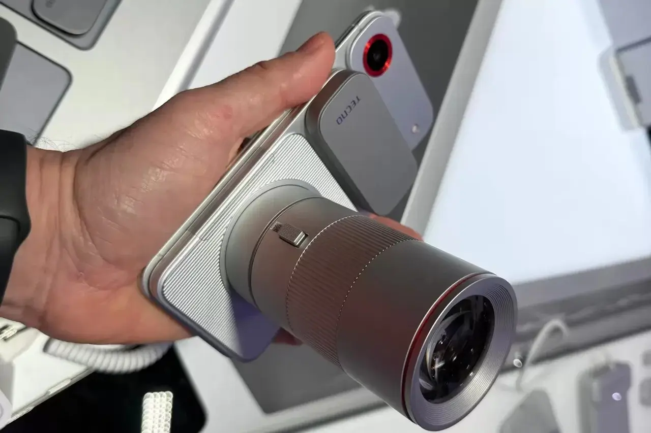 Tecno Perkenalkan Konsep Ponsel Modular di MWC 2026: Baterai 10.000 mAh dan Lensa Bisa Dibongkar Pasang Tecno Perkenalkan Konsep Ponsel Modular di MWC 2026: Baterai 10.000 mAh dan Lensa Bisa Dibongkar Pasang