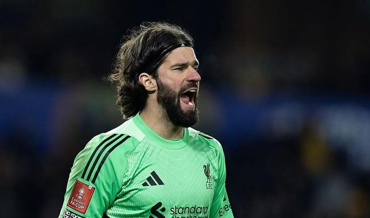 Transfer Alisson Becker: Juventus Coba Tekan Harga, Liverpool Disebut Frustrasi