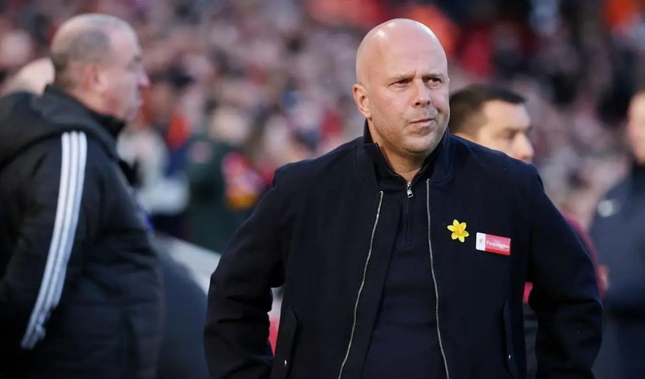 Liverpool Masih Pertahankan Arne Slot, Steve Nicol Mulai Ragu