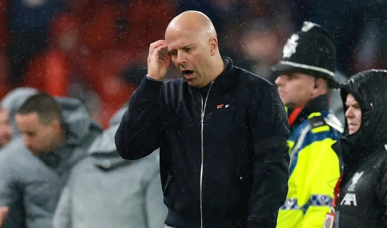 Arne Slot Pilih Fokus ke Sisa Musim saat Masa Depannya di Liverpool Dispekulasikan
