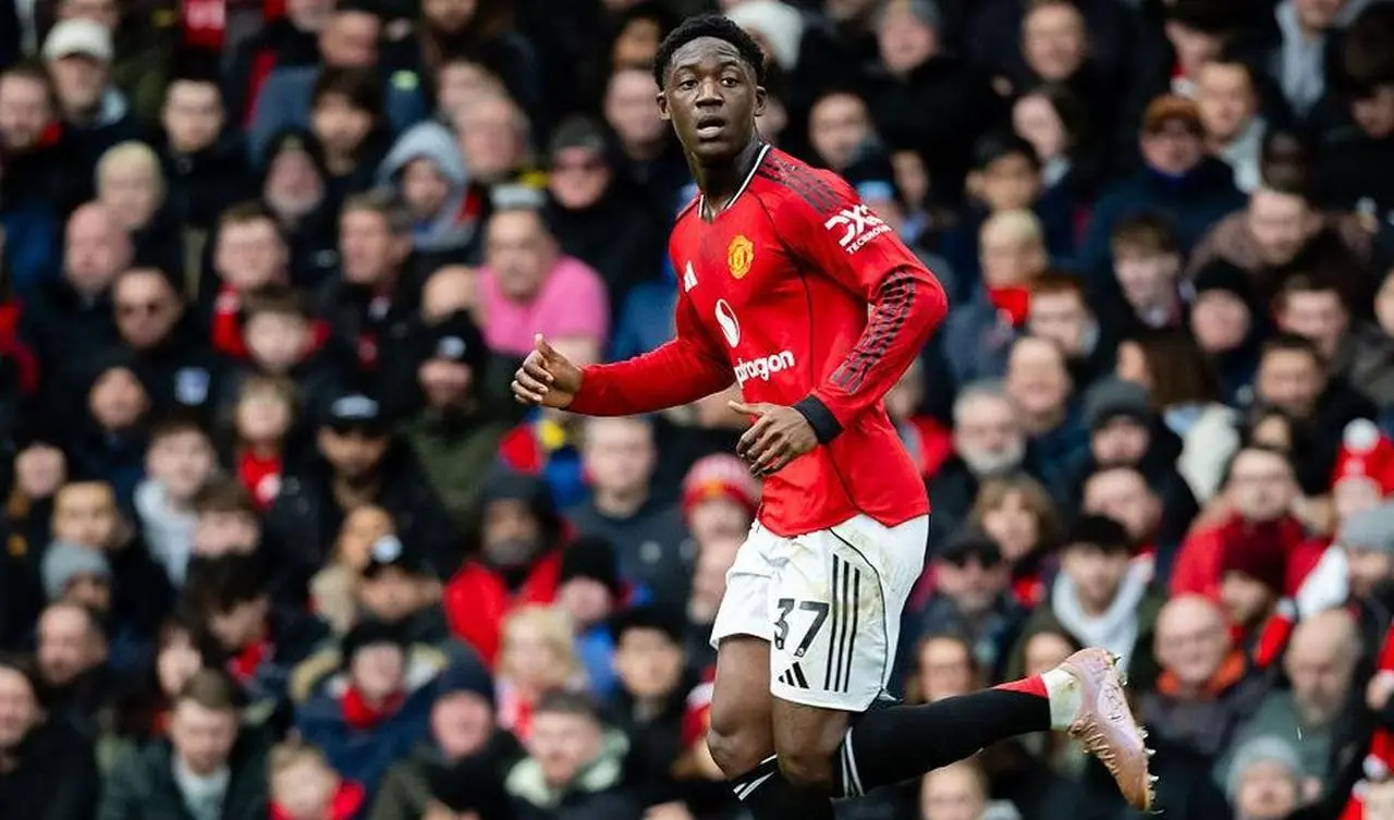Masa Depan Kobbie Mainoo di Manchester United Disorot, Paul Pogba Enggan Sarankan Hengkang