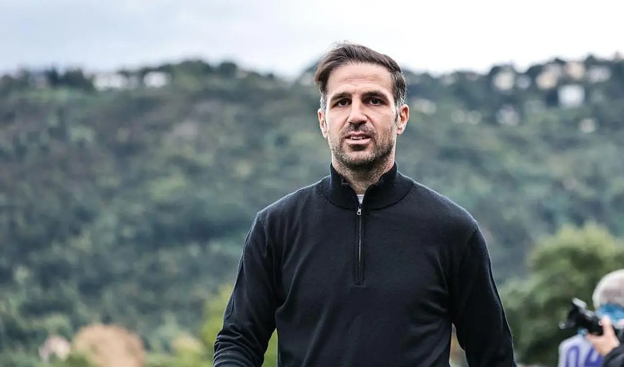 Barcelona Siapkan Cesc Fabregas sebagai Suksesor Hansi Flick Barcelona Siapkan Cesc Fabregas sebagai Suksesor Hansi Flick