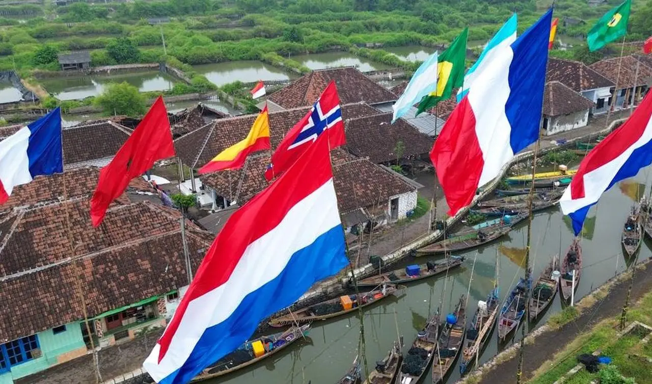 Bendera Peserta Piala Dunia 2026 Warnai Pesisir Pasuruan Bendera Peserta Piala Dunia 2026 Warnai Pesisir Pasuruan