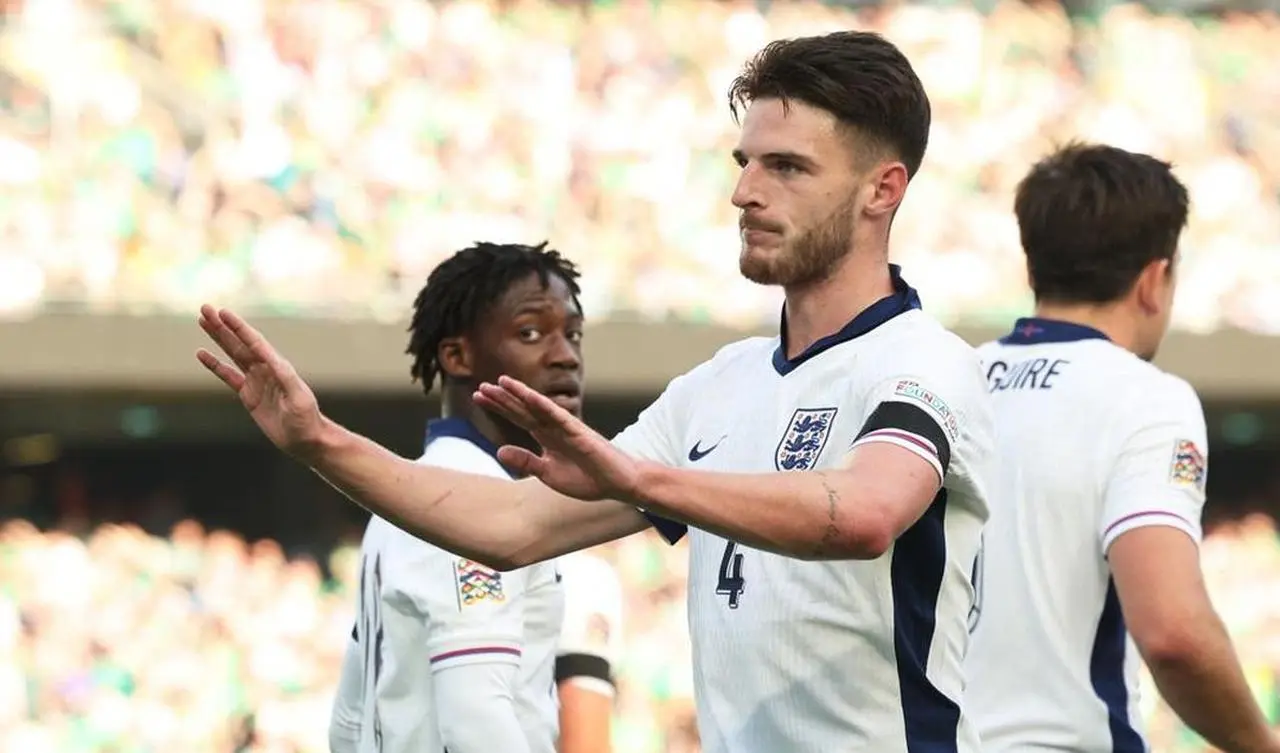 Declan Rice Jadi Wakil Kapten Inggris, Tuchel Soroti IQ Sepakbolanya Declan Rice Jadi Wakil Kapten Inggris, Tuchel Soroti IQ Sepakbolanya