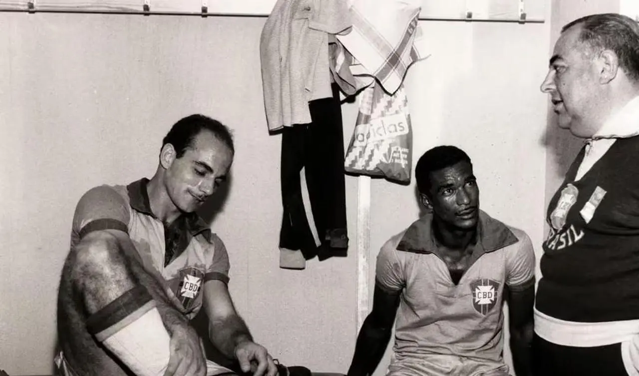 Dino Sani Jadi Juara Piala Dunia Tertua yang Masih Hidup Dino Sani Jadi Juara Piala Dunia Tertua yang Masih Hidup