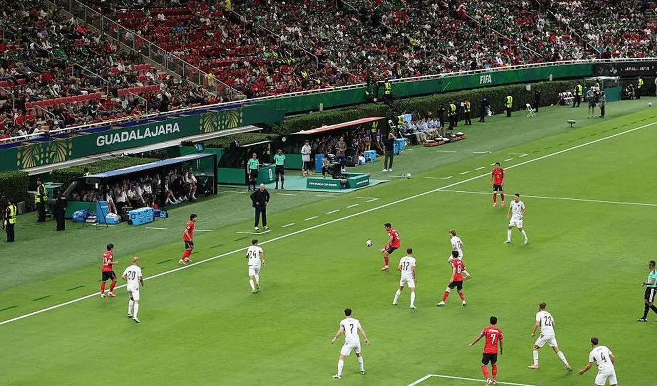 FIFA Sebut Laga Korea Selatan vs Ceko Hampir Penuh, Kursi Kosong Jadi Sorotan FIFA Sebut Laga Korea Selatan vs Ceko Hampir Penuh, Kursi Kosong Jadi Sorotan