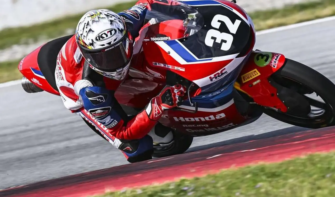 Kiandra Ramadhipa Menang Moto3 Junior 2026 di Estoril Kiandra Ramadhipa Menang Moto3 Junior 2026 di Estoril