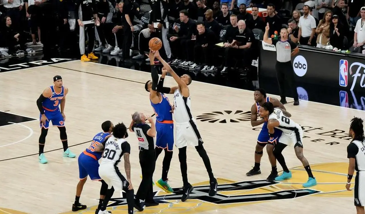 New York Knicks Juara NBA 2026 usai Tekuk Spurs 94-90 New York Knicks Juara NBA 2026 usai Tekuk Spurs 94-90