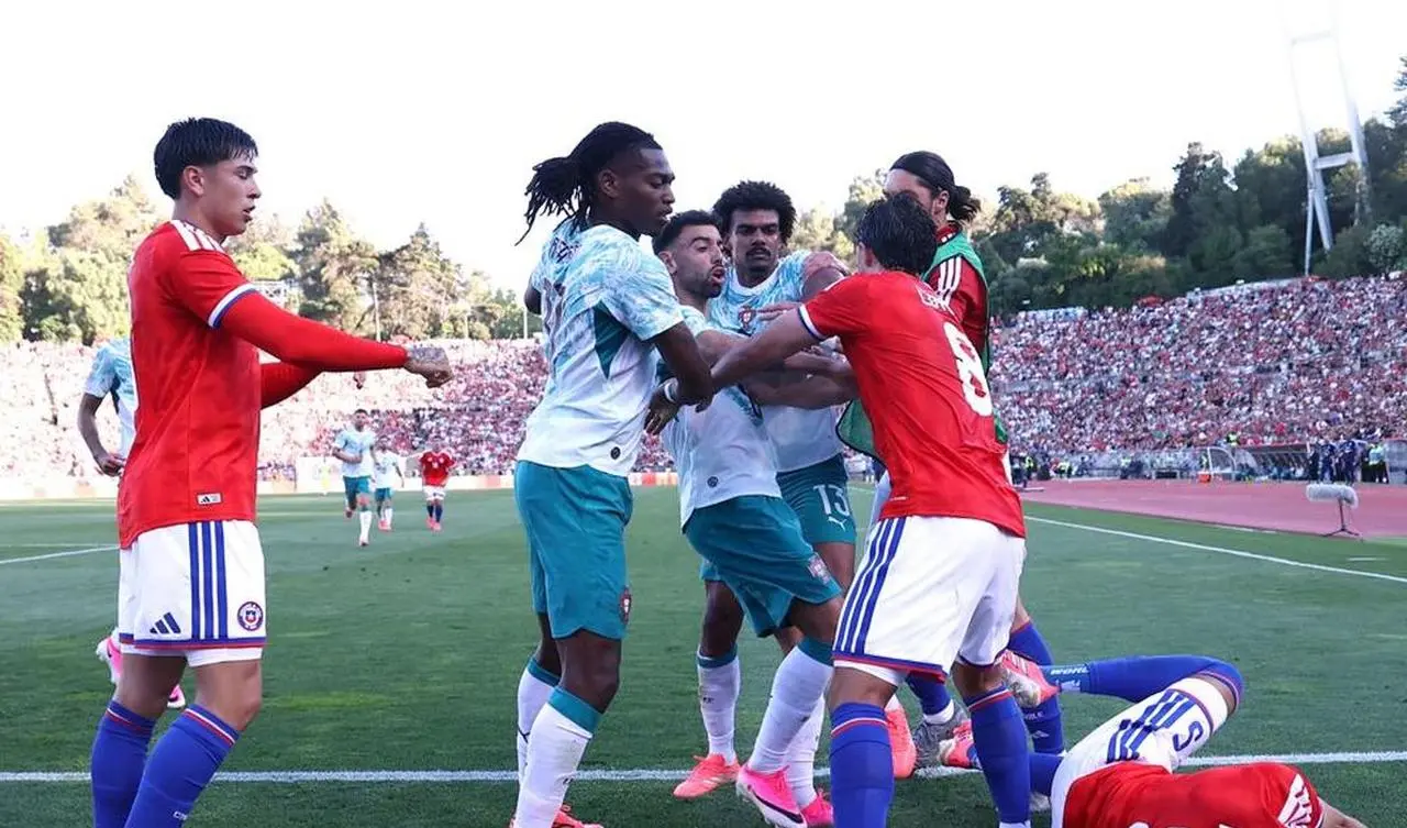 Rafael Leao Dikartu Merah, Roberto Martinez Soroti Dampaknya ke Piala Dunia