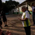 Sepak Bola Gratis Eva Alves Bertahan di Tengah Minim Dana